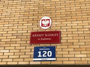 [VIDEO]: Skandaliczne posiedzenie Sądu Penitencjarnego w Areszcie Śledczym w Radomiu! Dlaczego Sąd nie poprosił o wyniki badań tomografem komputerowym skazanego w skandalicznej sprawie Sylwestra Szczęsnego, który być może siedzi niewinnie w więzieniu?