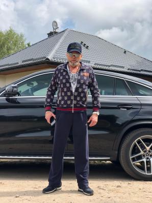 [VIDEO] Herszt grupy porywającej dzieci w Polsce Sebastian J. zakuty w kajdany i zatrzymany! Skuteczna akcja Kuratora Sądowego, Biura Rutkowski, Policji, Prokuratur, Sądów, Straży Pożarnej k. Koszalina. RUTKOWSKI: Trwają poszukiwania 2 dzieci!