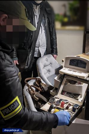 [VIDEO] Członkowie grupy są podejrzani m.in. o wyłudzanie środków finansowych z tzw. Tarczy finansowej