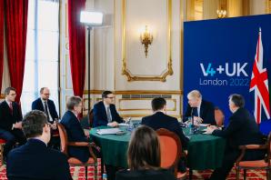 Premier: dzisiaj wiemy bardzo dobrze, że będziemy niezależni od rosyjskiej ropy i gazu. Mateusz Morawiecki wziął udział w szczycie szefów rządów państw V4 oraz Wielkiej Brytanii w Londynie