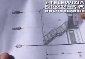 [VIDEO] Inwestorzy ze Smolca pod Wrocławiem gnębieni przez sąsiada, też inwestora. Tworzy śmietnisko, zagrożenie dla zdrowia dzieci, ryzyko pożarowe w centrum osiedla. I bezkarnie, absurdalnie obchodzi prawo!