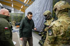 [VIDEO] Premier w Jednostce Wojskowej NIL w Krakowie: nasz rząd nie oszczędza na armii
