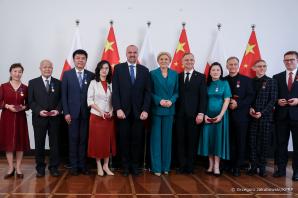 [VIDEO] Pekin. Odznaczenia za zasługi dla współpracy polsko–chińskiej