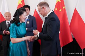 [VIDEO] Pekin. Odznaczenia za zasługi dla współpracy polsko–chińskiej