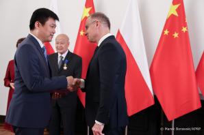 [VIDEO] Pekin. Odznaczenia za zasługi dla współpracy polsko–chińskiej