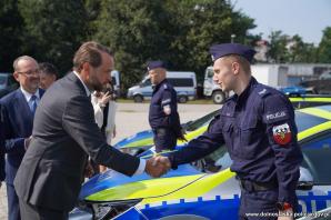[VIDEO] Na drogi Dolnego Śląska wyjechało 36 radiowozów z napędem hybrydowym