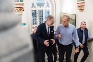 [VIDEO] O 20 mld zł z Funduszy Europejskich na odbudowę na spotkaniu we Wrocławiu z Przewodniczącą Komisji Europejskiej Ursula von der Leyen, Kanclerzem Austrii Karl Nehammer oraz Premierami Czech Petr Fiala i Słowacji Robert Fico rozmawiał Premier RP
