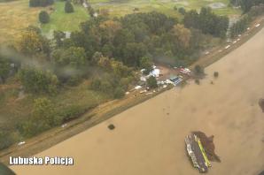[VIDEO] Razem w walce z powodzią. Koordynacja działań w czasie kulminacji Odry. W akcji Mi-2