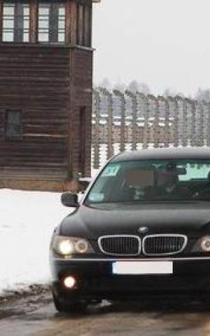 Po wypadku kolumny rządowej: 21-letni kierowca seicento usłyszał zarzuty