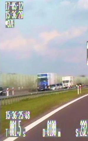 [VIDEO] Pirat drogowy z Warszawy pędził ponad 230 km/h. Nie miał prawa jazdy