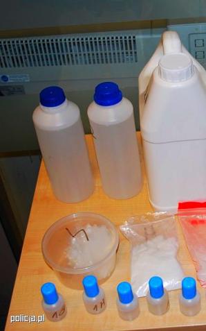 Policjanci zabezpieczyli 14 litrów GBL, środka działającego jak pigułka gwałtu