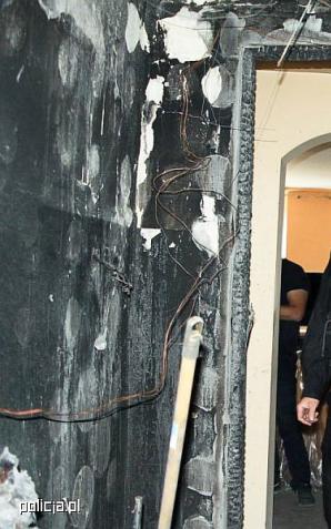 Policjanci uratowali osoby z pożaru