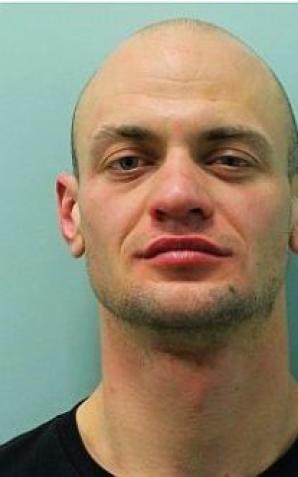 Po zabójstwie Polaka na Hounslow, londyńska policja poszukuje rodziny i znajomych zabitego 31-letniego Kamila Metlera. Oraz zabójcy, którego zarejestrowały kamery