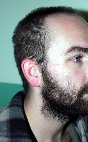 Czy jest Hiszpanem? Policja prosi o pomoc w identyfikacji mężczyzny zagubionego w okolicach lotniska Kraków-Balice