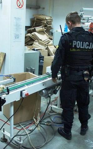 [VIDEO] Zatrzymanie w Łodzi: Narkotyki, kontrabanda i linia do produkcji papierosów w Konstantynowie Łódzkim