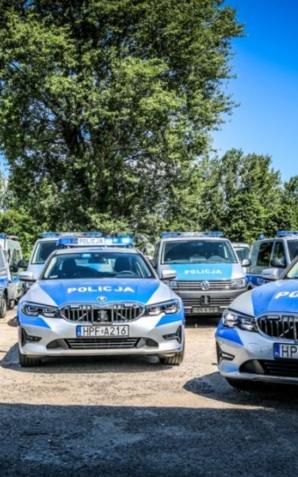 Nowe oznakowane radiowozy na drogach województwa łódzkiego