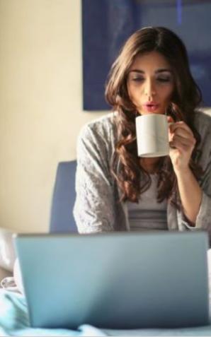 [VIDEO] Co trzeci pracownik może lub musi pracować z domu. 82 proc. jest z tego zadowolonych