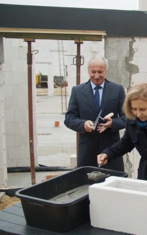 [VIDEO] Przemysł zgłasza największe od lat zapotrzebowanie na pracowników z kompetencjami technicznymi. W ich kształcenie angażują się nie tylko firmy, ale i miasta. Tak dzieje się nie tylko w Polsce, ale i m.in. w Czechach, na Węgrzech i Słowacji