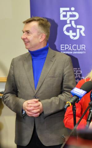 Akademik Jowita zostaje! Spotkanie ministra Dariusza Wieczorka z władzami UAM i protestującymi studentami