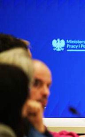 Rodziny zastępcze z dodatkowym wsparciem. Pani minister Dziemianowicz-Bąk: „Naszym celem jest dobro dzieci i dobro rodzin, które otaczają te dzieci opieką”