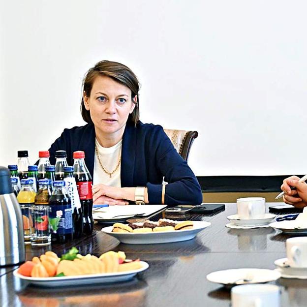 Spotkanie wiceministry Zuzanny Rudzińskiej-Bluszcz z przedstawicielami organizacji chroniących dzieci przed przemocą