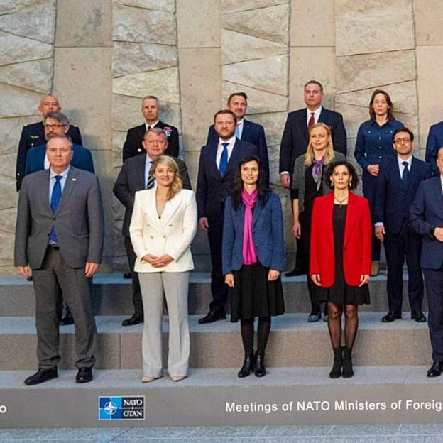 Minister Radosław Sikorski wziął udział w spotkaniu ministrów spraw zagranicznych państw NATO w Brukseli