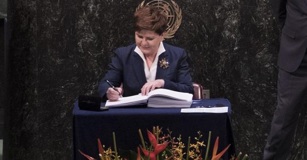 Uroczystość podpisania Porozumienia Paryskiego z udziałem premier Szydło