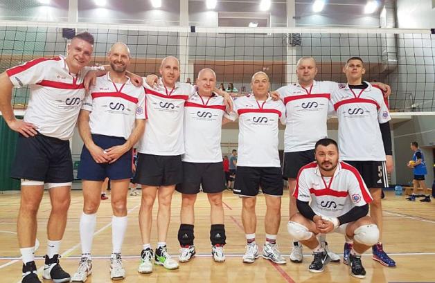 Policyjni siatkarze reprezentujący drużynę KWP w Olsztynie na drugim stopniu podium