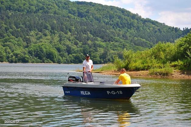 Uratowali tonącego 25-latka 