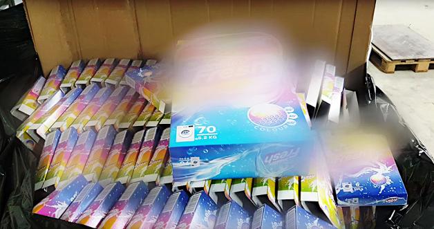 [VIDEO] Funkcjonariusze z Placówki Straży Granicznej w Łodzi ujawnili, że jedna z łódzkich firm zatrudniła nielegalnie 6 cudzoziemców. Firma nielegalnie wykorzystywała ponadto zastrzeżone znaki towarowe znanych marek detergentów.