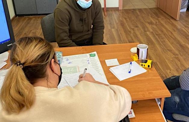 Dziewięciu obywateli Iraku usiłowali nielegalnie przekroczyć granicę Niemiec. Zatrzymano także kierowcę busa, którym podróżowali, obywatela Turcji.