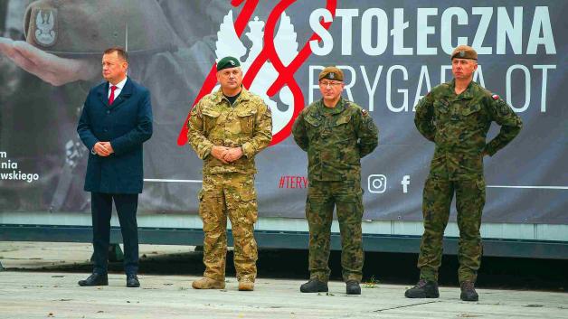  [VIDEO] Szef MON spotkał się w Warszawie z żołnierzami 18. Stołecznej Brygady Obrony Terytorialnej, powracającymi ze służby na granicy Polski z Białorusią